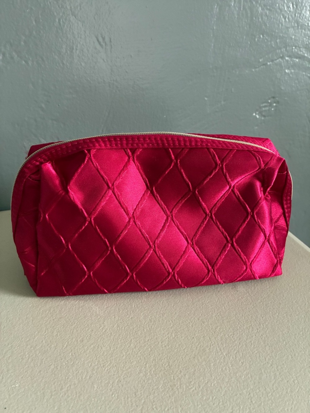 ✴️🟡Lancôme Quilted Satin Cosmetic Pouch in Fuchsia Pink